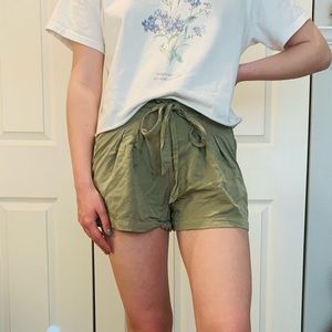 American Eagle tie front shorts